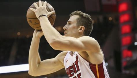 Duncan Robinson Scotché Sur Le Banc Du Heat Pour La Première Fois