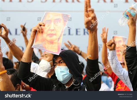 February Bangkokthailandnld Supporters Bangkok Protesting Outside