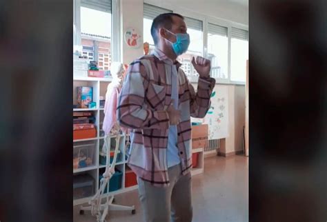 Un Profesor Se Hace Viral En TikTok Bailando Para Sus Alumnos Yo Soy