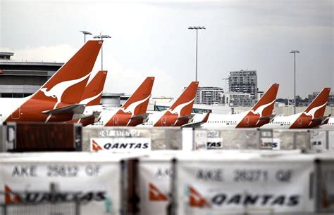 Qantas Set To Sack Up To 3000 Staff Sell Planes Terminals