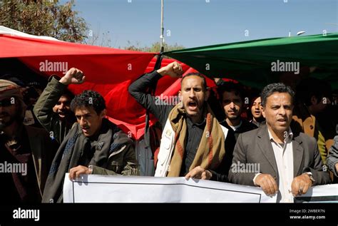 Saná Saná Yemen 10 de enero de 2024 Los manifestantes participan en