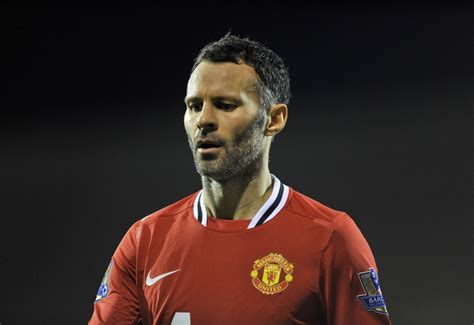 Ryan Giggs Signs New Manchester United Contract