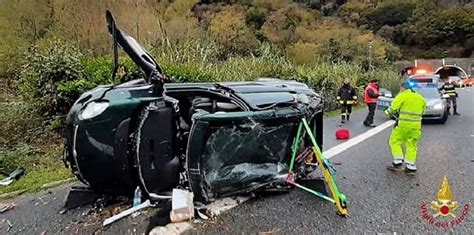 Genova Coppia Si Capotta Sulla A Tra Lavagna E Sestri Levante