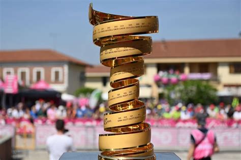 Pogacar primo trionfo al Giro ad Oropa però non batte il record di