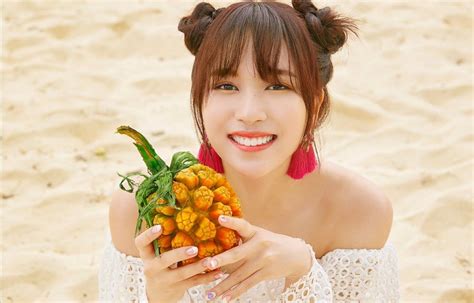 Twice S Mina Jihyo And Sana Are Beautiful On The Beach For Dance The