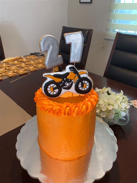 Pastel de moto KTM y betún naranja Pastel de moto Tortas Pasteles