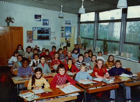 Photo de classe CM1 de 1975 école Jules Ferry Copains d avant