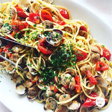 Spaghetti Alle Vongole Con Pomodorini Ricetta Di Pesce Facile E