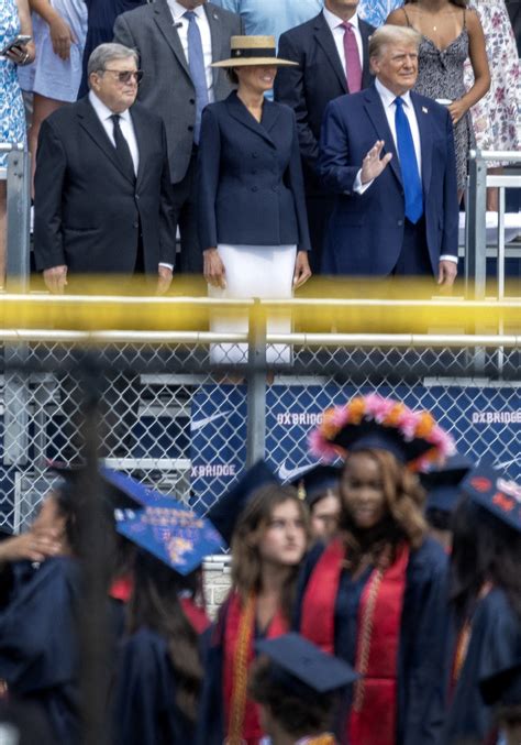 Trump Asiste A La Graduaci N De Su Hijo Barron En Florida En Un D A