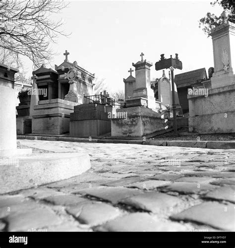 Vista de las tumbas y monumentos en Pere Lachaise el cementerio más