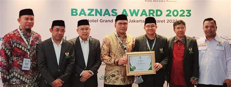 Ma Ruf Amin Serahkan Penghargaan Baznas Award 2023 Ke Danny Pomanto