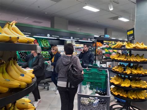 Fotos Caos Y Largas Colas En Los Supermercados Valencianos Las