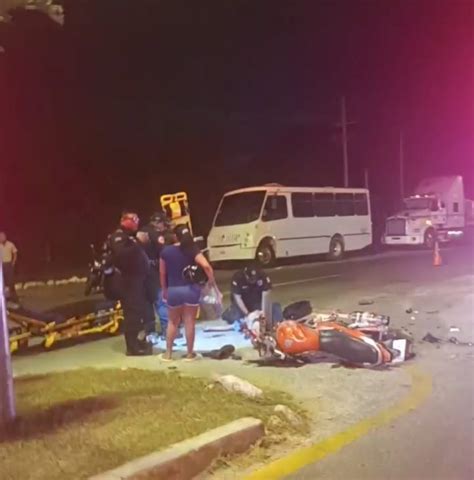 Motociclista derrapa en la carretera Valladolid Temozón Sol Yucatán