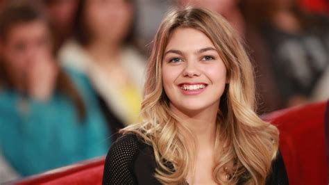 Louane Est En Couple Retenez Bien Votre Souffle Avant De D Couvrir