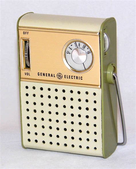 Vintage General Electric Transistor Radio Model P 825a Am Band Only