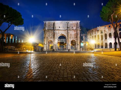 Arco De Constantino En La Plaza Del Coliseo En Roma Fotograf As E