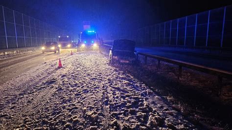 Zderzenie Samochodu Ci Arowego I Osobowego Na Autostradzie A Pod Tarnowem