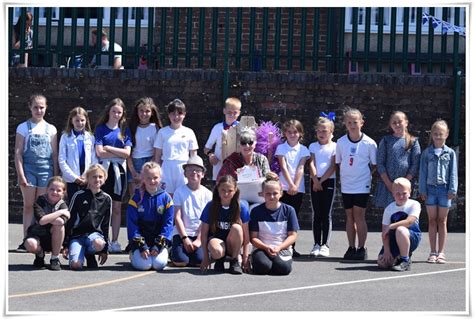 Mrs Dawson Says Goodbye To Ejs