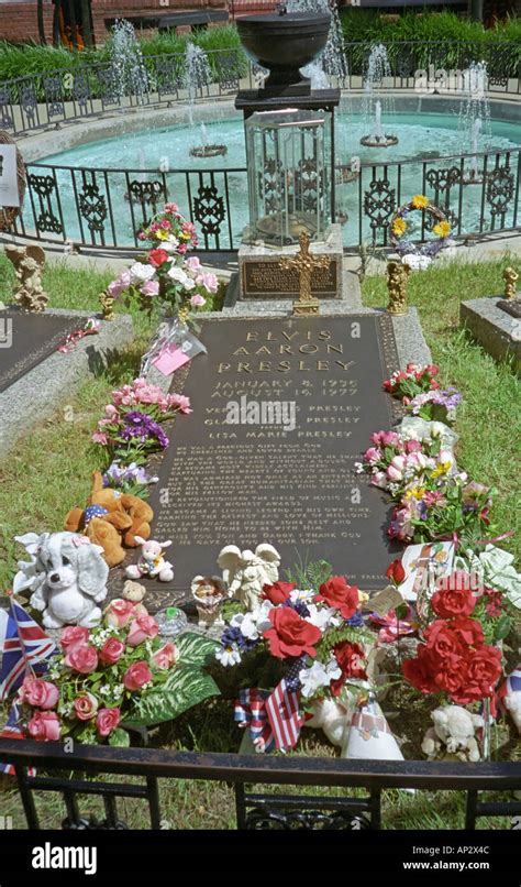 Grave Of Elvis Presley At Graceland Memphis Tennessee Stock Photo Alamy