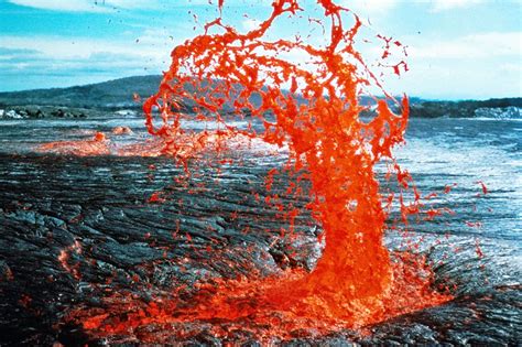 22 Great Photographs Of The Kilauea Volcano Eruption Hawaii 1969 1974 Flashbak