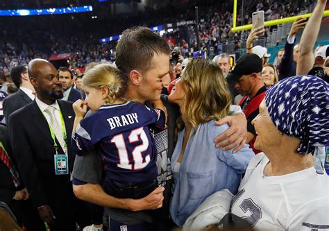 Gisele Sealed Tom Bradys Super Bowl Win With A Romantic On Field Kiss