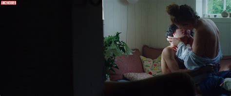 Naked Nathalie Williamsdotter In Ghabe