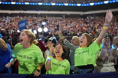 Harris Holds Rally In Milwaukee 80 Miles From Dnc In Show Of Force