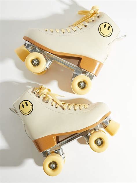 Iconic Smiley Retro Skates Altar D State In 2022 Roller Skate Shoes