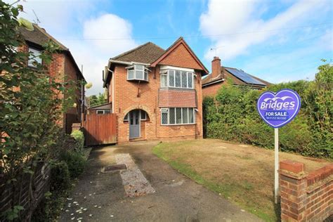 Cranmore Gardens Aldershot Hampshire Gu11 3 Bedroom Detached House