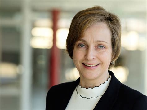 Exzellent Gelehrt Prof Dr Evelyn Korn Erhält Ars Legendi Preis