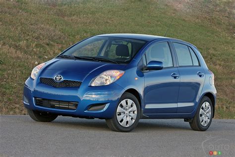 Toyota Yaris 4 Door Hatchback - reviews, prices, ratings with various ...