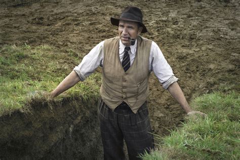 "The Dig" First Look Starring Carey Mulligan, Ralph Fiennes and Lily ...