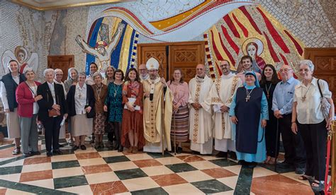 El Arzobispo De Madrid A Los Misioneros Sois Las Manos De Cristo