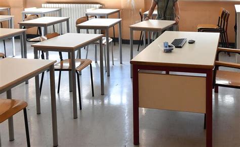 Aggressione In Scuola Di Roma Ragazzina Accoltella Un Compagno Dopo