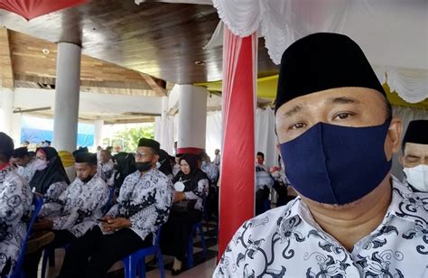 Pelaksanaan Upacara Bendera Dalam Rangka Hut Pgri Ke 76 Dan Hari Guru