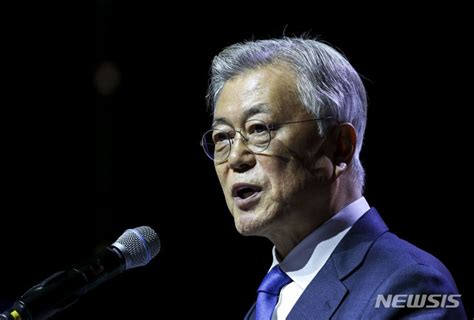 金大中生誕100周年記念式典で祝辞を述べる文在寅・前大統領