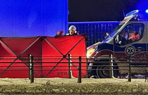 Tragiczny Wypadek Na S Na Odcinku Zielonka Marki Osob Wka Zderzy A