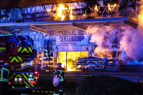 Gro Brand In Hagen Feuerwehr Bek Mpft Flammen Im Centershop