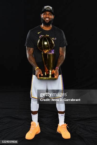Lebron James Photo Photos And Premium High Res Pictures Getty Images