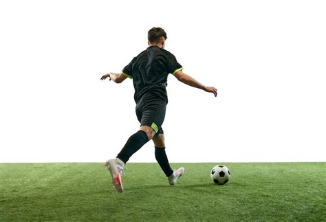 Jogador De Futebol Jovem De Uniforme Jogando Treinamento Driblando Bola