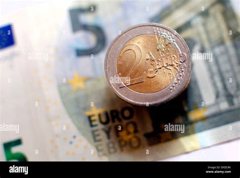 Euro coins and banknote, London Stock Photo - Alamy