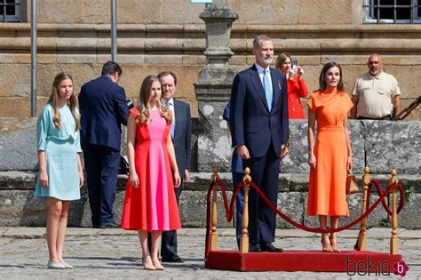 Los Reyes Felipe Y Letizia La Princesa Leonor Y La Infanta Sofía En La Festividad De Santiago