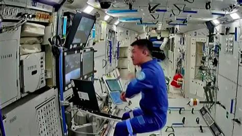 Astronautas Realizan La Segunda Caminata De La Misi N Shenzhou