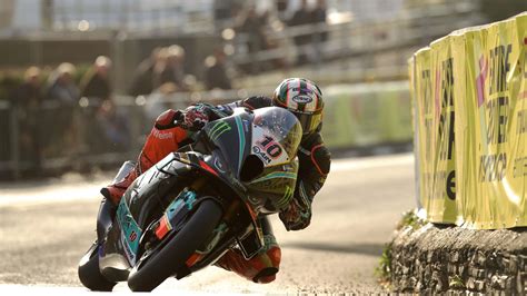 Isle Of Man Tt Hickman Wins Superbike Race After Dunlop Helmet Issue