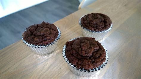 Chocolade cupcakes van kokosmeel Kokosmeel Voedsel ideeën Gezond bakken