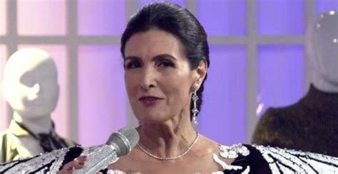 F Tima Bernardes Se Veste De Hebe No Encontro E Quebra A Internet