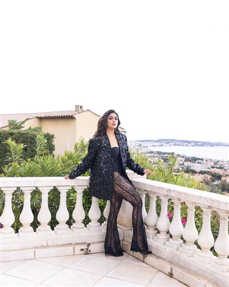 Mrunal Thakur Red Carpet Cannes 2023 Celebrities Photos Sara Ali Khan