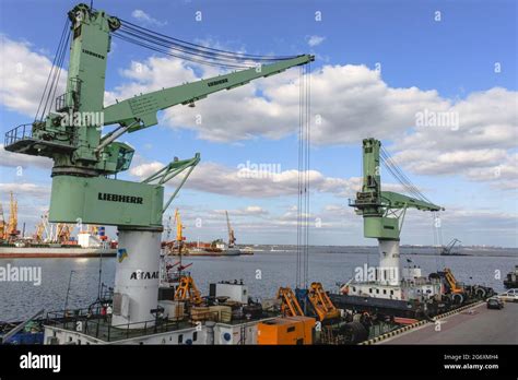 Liebherr Floating Crane Hi Res Stock Photography And Images Alamy