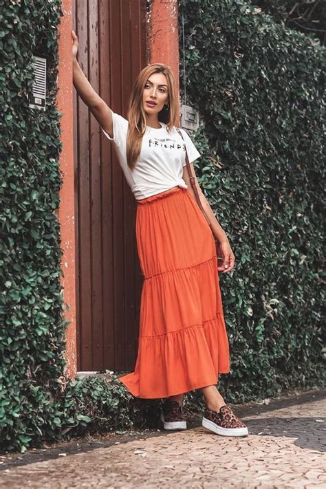 Formas De Llevar Falda Midi Con Tus Tenis Favoritos