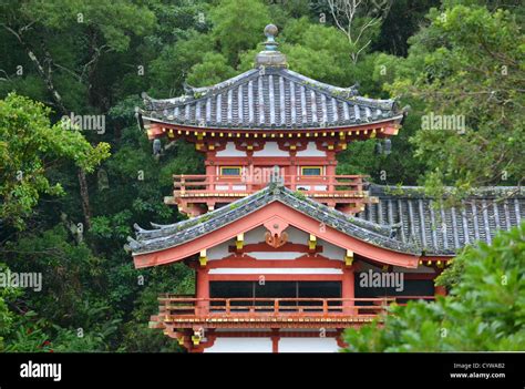 Buddhist Temple Oahu Free Byodo In Buddhist Temple Stock Photo